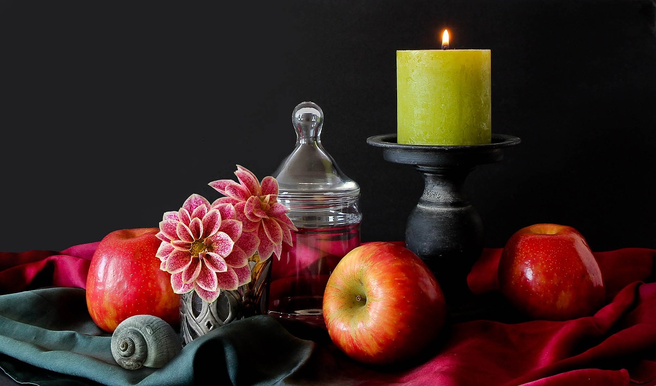 Dekoracja z kwiatów i warzyw na stół. Jak sezonowo udekorować stół?