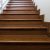 Drewniane schody – jaki materiał wybrać? Schody wewnętrzne betonowe obłożone drewnem.