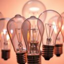 Jak wybrać żarówkę do lampy: kluczowe parametry i najczęstsze pułapki przy doborze światła